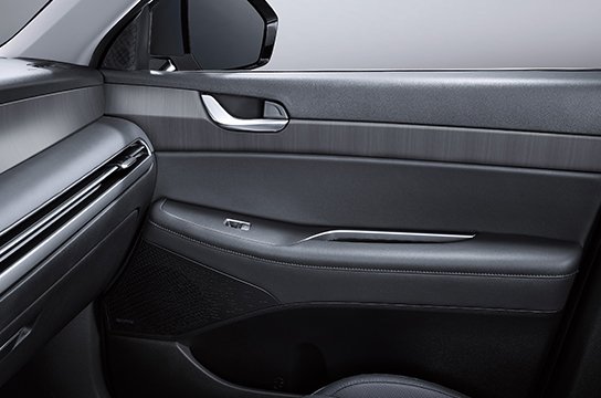 Жасанды былғарыдан жасалған есіктегі шынтақ сүйегіштер